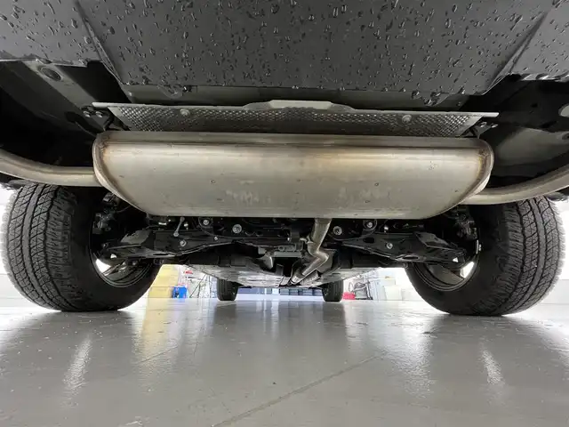 トヨタ ＲＡＶ４ アドベンチャー オフロードPKGⅡ 滋賀県 2023(令5)年 1万km アティチュードブラックマイカ 禁煙車/トヨタセーフティセンス/・プリクラッシュセーフティ/・レーントレーシングアシスト/・レーダークルーズコントロール/・オートマチックハイビーム/・ロードサインアシスト/クリアランスソナー/ブラインドスポットモニター/パーキングブレーキアシスト/デジタルインナーミラー/純正10.5インチディスプレイオーディオ（ナビ機能付き）/・Bluetooth/・USB/・フルセグTV/・スマートフォン連携/・MIRACAST/ビルトインETC2.0/前席シートヒーター/前席シートベンチレーション/レザーシート/運転席パワーシート（メモリー機能付き）/純正フロアゴムマット/左右独立フルオートエアコン/本革巻きステアリング/ステアリングスイッチ/ステアリングヒーター/LEDヘッドランプ/LEDフォグランプ/プッシュエンジンスタート/スマートキー/スペアキー