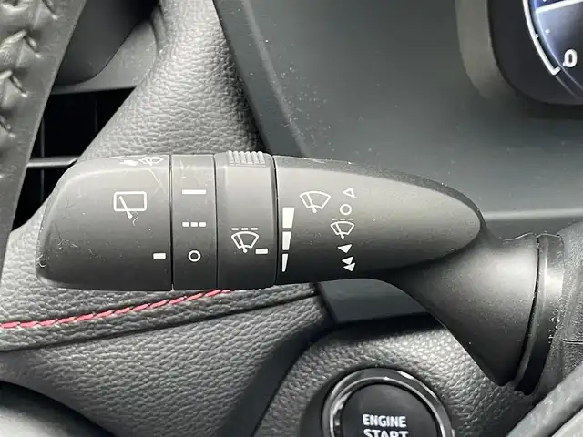 トヨタ ＲＡＶ４ アドベンチャー オフロードPKGⅡ 滋賀県 2023(令5)年 1万km アティチュードブラックマイカ 禁煙車/トヨタセーフティセンス/・プリクラッシュセーフティ/・レーントレーシングアシスト/・レーダークルーズコントロール/・オートマチックハイビーム/・ロードサインアシスト/クリアランスソナー/ブラインドスポットモニター/パーキングブレーキアシスト/デジタルインナーミラー/純正10.5インチディスプレイオーディオ（ナビ機能付き）/・Bluetooth/・USB/・フルセグTV/・スマートフォン連携/・MIRACAST/ビルトインETC2.0/前席シートヒーター/前席シートベンチレーション/レザーシート/運転席パワーシート（メモリー機能付き）/純正フロアゴムマット/左右独立フルオートエアコン/本革巻きステアリング/ステアリングスイッチ/ステアリングヒーター/LEDヘッドランプ/LEDフォグランプ/プッシュエンジンスタート/スマートキー/スペアキー