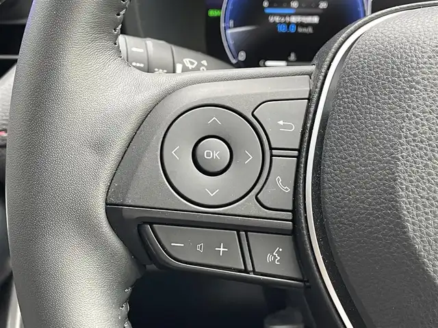 トヨタ ＲＡＶ４ アドベンチャー オフロードPKGⅡ 滋賀県 2023(令5)年 1万km アティチュードブラックマイカ 禁煙車/トヨタセーフティセンス/・プリクラッシュセーフティ/・レーントレーシングアシスト/・レーダークルーズコントロール/・オートマチックハイビーム/・ロードサインアシスト/クリアランスソナー/ブラインドスポットモニター/パーキングブレーキアシスト/デジタルインナーミラー/純正10.5インチディスプレイオーディオ（ナビ機能付き）/・Bluetooth/・USB/・フルセグTV/・スマートフォン連携/・MIRACAST/ビルトインETC2.0/前席シートヒーター/前席シートベンチレーション/レザーシート/運転席パワーシート（メモリー機能付き）/純正フロアゴムマット/左右独立フルオートエアコン/本革巻きステアリング/ステアリングスイッチ/ステアリングヒーター/LEDヘッドランプ/LEDフォグランプ/プッシュエンジンスタート/スマートキー/スペアキー