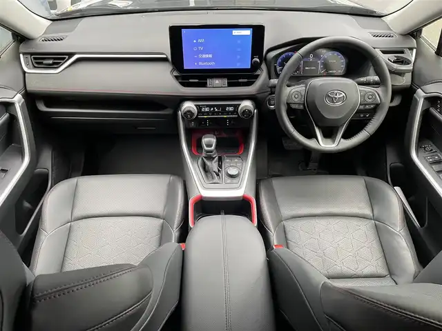 トヨタ ＲＡＶ４ アドベンチャー オフロードPKGⅡ 滋賀県 2023(令5)年 1万km アティチュードブラックマイカ 禁煙車/トヨタセーフティセンス/・プリクラッシュセーフティ/・レーントレーシングアシスト/・レーダークルーズコントロール/・オートマチックハイビーム/・ロードサインアシスト/クリアランスソナー/ブラインドスポットモニター/パーキングブレーキアシスト/デジタルインナーミラー/純正10.5インチディスプレイオーディオ（ナビ機能付き）/・Bluetooth/・USB/・フルセグTV/・スマートフォン連携/・MIRACAST/ビルトインETC2.0/前席シートヒーター/前席シートベンチレーション/レザーシート/運転席パワーシート（メモリー機能付き）/純正フロアゴムマット/左右独立フルオートエアコン/本革巻きステアリング/ステアリングスイッチ/ステアリングヒーター/LEDヘッドランプ/LEDフォグランプ/プッシュエンジンスタート/スマートキー/スペアキー