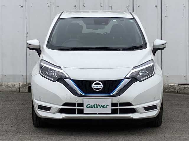 日産 ノート e－パワー X 香川県 2019(令1)年 3.3万km ブリリアントホワイトパール 外部検査実施済み/純正メモリナビ/ （フルセグTV/Bluetooth）/インテリジェントアラウンドビューモニター/ETC/デジタルインナーミラー/レーダークルーズコントロール/エマージェンシーブレーキ/レーンアシスト/横滑り防止機能/純正15インチアルミホイール/スマートキー/オートライト/クリアランスソナー/純正フロアマット/取扱説明書/保証書