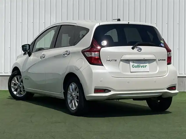 日産 ノート e－パワー X 香川県 2019(令1)年 3.3万km ブリリアントホワイトパール 純正メモリナビ/ （フルセグTV/Bluetooth）/インテリジェントアラウンドビューモニター/ETC/デジタルインナーミラー/レーダークルーズコントロール/エマージェンシーブレーキ/レーンアシスト/横滑り防止機能/純正15インチアルミホイール/スマートキー/オートライト/クリアランスソナー/純正フロアマット