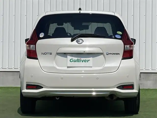 日産 ノート e－パワー X 香川県 2019(令1)年 3.3万km ブリリアントホワイトパール 純正メモリナビ/ （フルセグTV/Bluetooth）/インテリジェントアラウンドビューモニター/ETC/デジタルインナーミラー/レーダークルーズコントロール/エマージェンシーブレーキ/レーンアシスト/横滑り防止機能/純正15インチアルミホイール/スマートキー/オートライト/クリアランスソナー/純正フロアマット