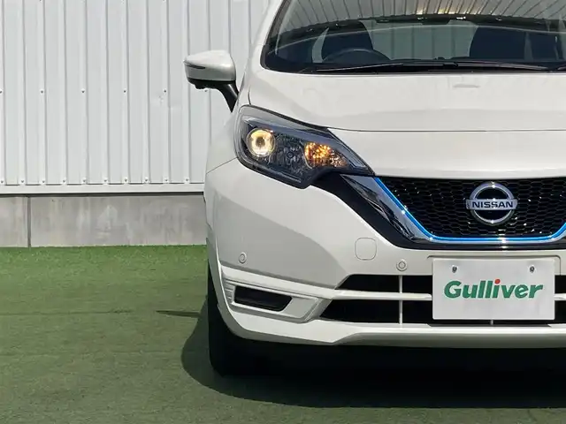 日産 ノート e－パワー X 香川県 2019(令1)年 3.3万km ブリリアントホワイトパール 純正メモリナビ/ （フルセグTV/Bluetooth）/インテリジェントアラウンドビューモニター/ETC/デジタルインナーミラー/レーダークルーズコントロール/エマージェンシーブレーキ/レーンアシスト/横滑り防止機能/純正15インチアルミホイール/スマートキー/オートライト/クリアランスソナー/純正フロアマット