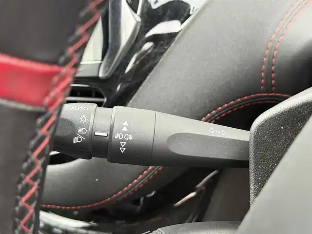 プジョー ２０８ GTi 愛知県 2018(平30)年 4.9万km ペルラネラブラック ターボ/純正7型メモリナビ/ハーフレザーシート　/ＥＴＣ　/クルーズコントロール　/コーナーセンサー　/ＬＥＤヘッドライト　/横滑り防止装置　/カーテンエアバッグ　/フロアマット　/純正１７インチＡＷ