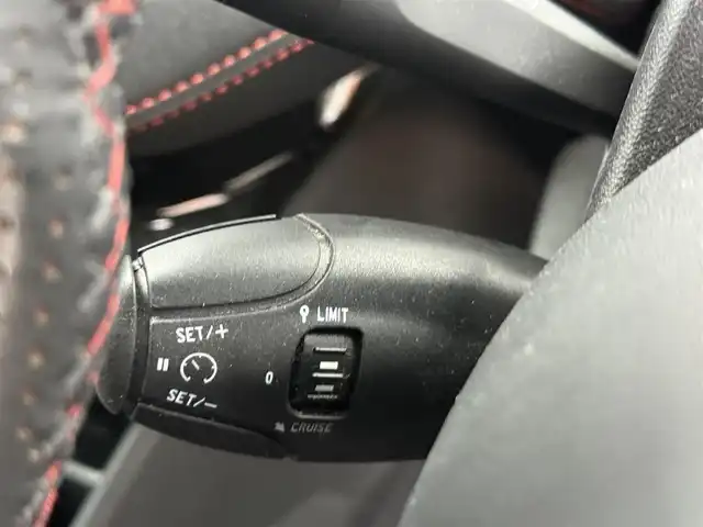 プジョー ２０８ GTi 愛知県 2018(平30)年 4.9万km ペルラネラブラック ターボ/純正7型メモリナビ/ハーフレザーシート　/ＥＴＣ　/クルーズコントロール　/コーナーセンサー　/ＬＥＤヘッドライト　/横滑り防止装置　/カーテンエアバッグ　/フロアマット　/純正１７インチＡＷ