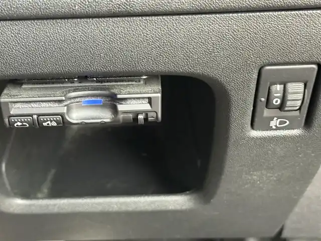 プジョー ２０８ GTi 愛知県 2018(平30)年 4.9万km ペルラネラブラック ターボ/純正7型メモリナビ/ハーフレザーシート　/ＥＴＣ　/クルーズコントロール　/コーナーセンサー　/ＬＥＤヘッドライト　/横滑り防止装置　/カーテンエアバッグ　/フロアマット　/純正１７インチＡＷ