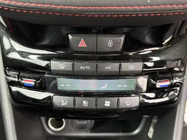 プジョー ２０８ GTi 愛知県 2018(平30)年 4.9万km ペルラネラブラック ターボ/純正7型メモリナビ/ハーフレザーシート　/ＥＴＣ　/クルーズコントロール　/コーナーセンサー　/ＬＥＤヘッドライト　/横滑り防止装置　/カーテンエアバッグ　/フロアマット　/純正１７インチＡＷ