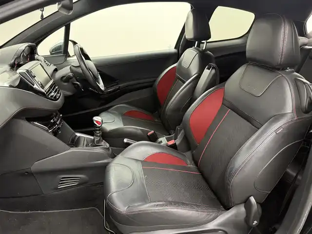 プジョー ２０８ GTi 愛知県 2018(平30)年 4.9万km ペルラネラブラック ターボ/純正7型メモリナビ/ハーフレザーシート　/ＥＴＣ　/クルーズコントロール　/コーナーセンサー　/ＬＥＤヘッドライト　/横滑り防止装置　/カーテンエアバッグ　/フロアマット　/純正１７インチＡＷ