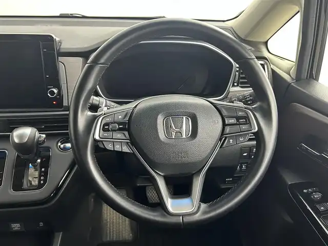 ホンダ オデッセイ アブソルート EX 道央・札幌 2021(令3)年 1.9万km プレミアムスパークルブラックパール ・４WD/・純正10インチメモリナビ（VXU-227DYi）/・CD/DVD/Bluetooth/フルセグ/・後席フリップダウンモニター（VM-221TY）/・全周囲カメラ/・純正エンジンスターター/・純正ビルトインETC2.0/・前後ドライブレコーダー/・両側パワースライドドア/・アダプティブクルーズコントロール/・パーキングアシスト/・標識認識機能/・路外逸脱抑制システム/・先行車発進お知らせ機能/・電動リアゲート/・ハーフレザーシート/・前席シートヒーター/・純正18インチAW/・前後コーナーセンサー/・LEDオートライト/・フォグライト/・純正フロアマット/・純正カーゴマット/・プッシュスタート/・スマートキー/・スペアキー/・取扱説明書/・保証書