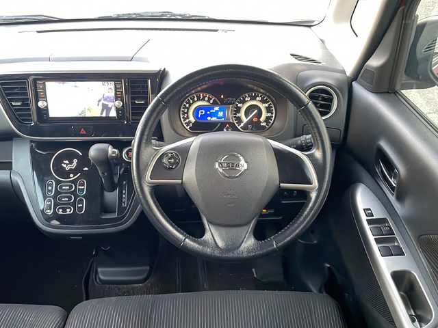 日産 デイズ ルークス ハイウェイスターX Gパッケージ 福井県 2016(平28)年 10万km スパークリングレッド/ブラック 純正メモリナビゲーション/（CD/DVDS/BT）/フルセグテレビ/アラウンドビューモニター/エマージェンシーブレーキ/純正15インチアルミホイール/HIDヘッドライト/フォグランプ/リアサーキュレーター/両側電動スライドドア/ETC/ステアリングリモコン/プッシュスタート/スマートキー/保証書/取扱説明書