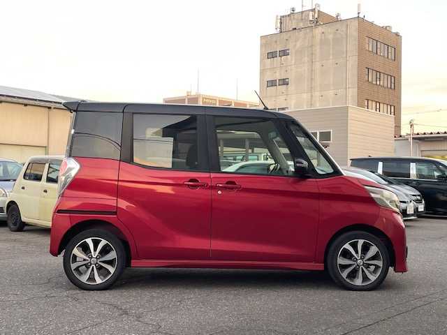 日産 デイズ ルークス ハイウェイスターX Gパッケージ 福井県 2016(平28)年 10万km スパークリングレッド/ブラック 純正メモリナビゲーション/（CD/DVDS/BT）/フルセグテレビ/アラウンドビューモニター/エマージェンシーブレーキ/純正15インチアルミホイール/HIDヘッドライト/フォグランプ/リアサーキュレーター/両側電動スライドドア/ETC/ステアリングリモコン/プッシュスタート/スマートキー/保証書/取扱説明書