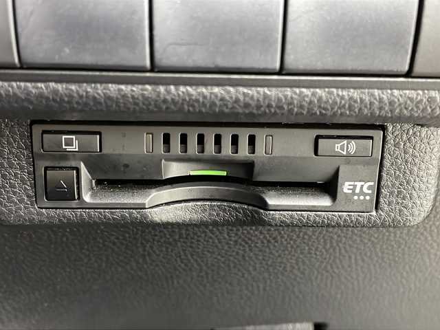 トヨタ カローラ スポーツ ハイブリッドG Z 三重県 2019(令1)年 2.5万km アティチュードブラックマイカ 社外7型ナビ（CNーRE０５WD）/バックカメラ/プリクラッシュセーフティ/レーンディパーチャーアラート/レーダークルーズコントロール/オートハイビーム/クリアランスソナー/LEDヘッドライト/純正フロアマット/ビルトインETC