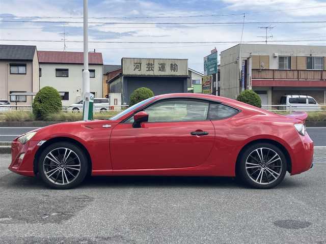 トヨタ ８６ GT 三重県 2013(平25)年 9.7万km ライトニングレッド 柿本２本出しマフラー/サブウーハー(カロッツェリア)　/♪社外SDナビ　/　・Bluetooth・SD録音/　・フルセグ・CD/DVD再生/♪バックカメラ/♪スマートキー/♪プッシュスタート/♪HIDヘッドライト/♪フォグライト /♪オートライト/♪スロットコントローラー/♪純正17インチAW/♪革巻ステアリング/♪パドルシフト/♪社外シフトノブ(純正あり)/♪フロアマット/♪ドアバイザー/♪横滑り防止機能/♪ライトレベリング/♪サイド/カーテンエアバック