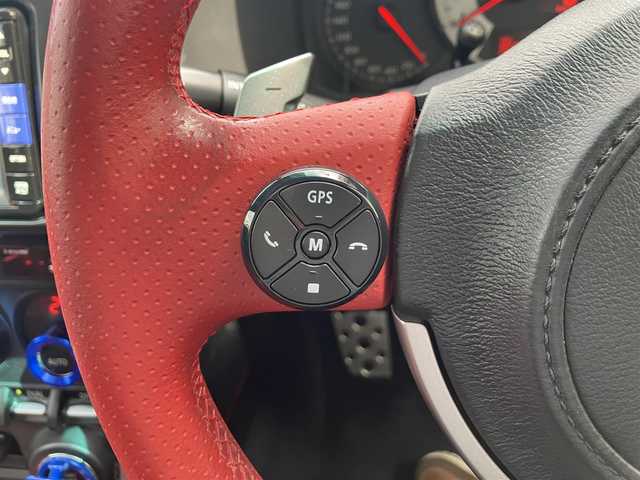 トヨタ ８６ GT 三重県 2013(平25)年 9.7万km ライトニングレッド 柿本２本出しマフラー/サブウーハー(カロッツェリア)　/♪社外SDナビ　/　・Bluetooth・SD録音/　・フルセグ・CD/DVD再生/♪バックカメラ/♪スマートキー/♪プッシュスタート/♪HIDヘッドライト/♪フォグライト /♪オートライト/♪スロットコントローラー/♪純正17インチAW/♪革巻ステアリング/♪パドルシフト/♪社外シフトノブ(純正あり)/♪フロアマット/♪ドアバイザー/♪横滑り防止機能/♪ライトレベリング/♪サイド/カーテンエアバック