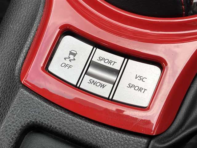 トヨタ ８６ GT 三重県 2013(平25)年 9.7万km ライトニングレッド 柿本２本出しマフラー/サブウーハー(カロッツェリア)　/♪社外SDナビ　/　・Bluetooth・SD録音/　・フルセグ・CD/DVD再生/♪バックカメラ/♪スマートキー/♪プッシュスタート/♪HIDヘッドライト/♪フォグライト /♪オートライト/♪スロットコントローラー/♪純正17インチAW/♪革巻ステアリング/♪パドルシフト/♪社外シフトノブ(純正あり)/♪フロアマット/♪ドアバイザー/♪横滑り防止機能/♪ライトレベリング/♪サイド/カーテンエアバック