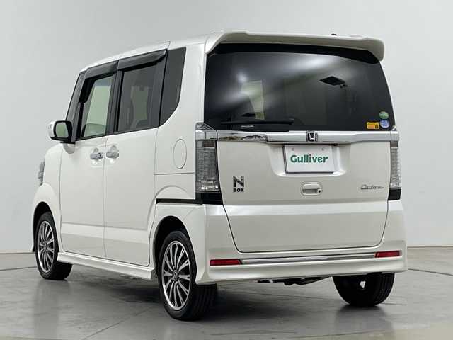 ホンダ Ｎ ＢＯＸ カスタム G ターボ Lパッケージ 道央・札幌 2017(平29)年 3.5万km プレミアムホワイトパールⅡ ・4WD/ターボ/・ディーラーOP７インチインターナビ/・BT/DVD/CD/SD/フルセグ/・バックカメラ/・両側パワースライドドア/・クルーズコントロール/・HIDオートライト/・LEDフォグランプ/・ハーフレザーシート/・シートヒーター/・ヒーテッドドアミラー/・純正15インチAW/・スマートキー×2/・社外エンジンスターター/・電動格納ミラー/・横滑り防止装置/・前後型ドライブレコーダー/・ETC/・冬タイヤAWセット積込