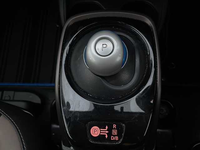 日産 ノート e－パワー メダリスト 静岡県 2019(令1)年 2.6万km ダークメタルグレー /純正ナビ/地デジTV//純正CD/DVD/Bluetooth//バック/アラウンドビューモニター//エマージェンシーブレーキ//ＬＥＤヘッドライト//社外15インチＡＷ//オートライト