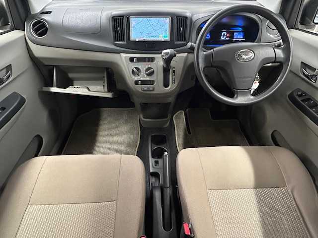 ダイハツ ミラ イース X メモリアルエディション 静岡県 2012(平24)年 9.5万km ライトローズマイカメタリック 社外7型ナビ　AVN119M/（ラジオ/CD/ワンセグ/iPod）/アイドリングストップ/ETC/純正14インチアルミホイール/ハロゲンヘッドライト/盗難防止装置/ドアバイザー/電動格納ミラー/ISOFIX/スペアキー/リモコンキー/ダブルエアバック