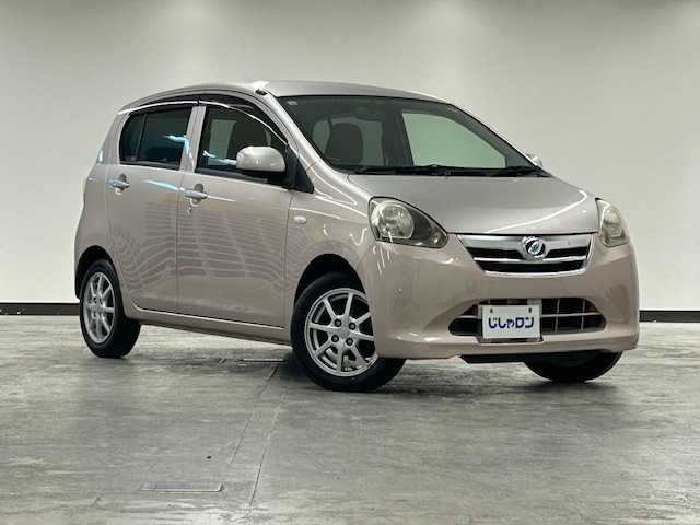 ダイハツ ミラ イース X メモリアルエディション 静岡県 2012(平24)年 9.5万km ライトローズマイカメタリック 社外7型ナビ　AVN119M/（ラジオ/CD/ワンセグ/iPod）/アイドリングストップ/ETC/純正14インチアルミホイール/ハロゲンヘッドライト/盗難防止装置/ドアバイザー/電動格納ミラー/ISOFIX/スペアキー/リモコンキー/ダブルエアバック