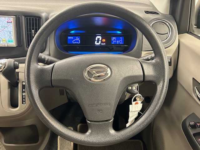 ダイハツ ミラ イース X メモリアルエディション 静岡県 2012(平24)年 9.5万km ライトローズマイカメタリック 社外7型ナビ　AVN119M/（ラジオ/CD/ワンセグ/iPod）/アイドリングストップ/ETC/純正14インチアルミホイール/ハロゲンヘッドライト/盗難防止装置/ドアバイザー/電動格納ミラー/ISOFIX/スペアキー/リモコンキー/ダブルエアバック