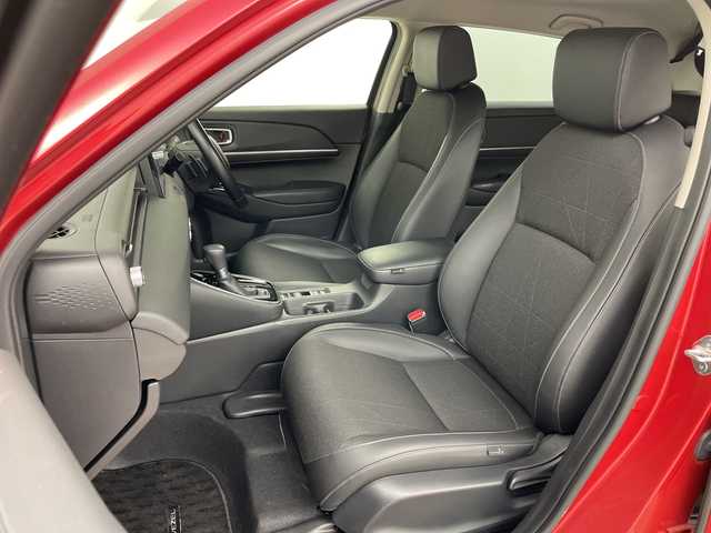 ホンダ ヴェゼル ハイブリッド e:HEV Z 道央・札幌 2021(令3)年 1.2万km プレミアムクリスタルレッドM ・4WD/・寒冷地仕様/・純正ナビ&BT&TV&USB/・バックカメラ/・パワーバックドア/・Honda　SENSING/・レーダークルーズコントロール/・ブラインドスポットモニター/・ハーフレザー/・前席シートヒーター/・ステアリングヒーター/・ドアミラーヒーター/・ビルトインETC2.0/・ワイヤレス充電/・LEDヘッドライト/・オートライト/・スマートキー/・スペアキー/・純正18インチAW/・純正AW付スタッドレス積載