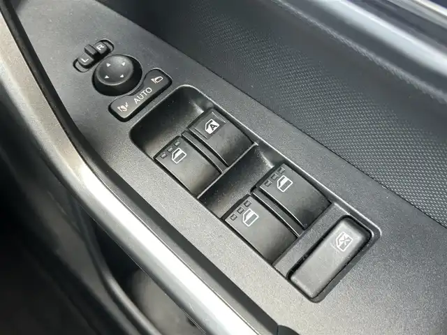 トヨタ ライズ XS 愛知県 2021(令3)年 3.6万km シャイニングホワイトパール ワンオーナー/メーカーオプション7型ナビ【Bluetooth フルセグ USB】/バックカメラ/ビルトインETC/ドライブレコーダー/トヨタセーフティセンス/・衝突軽減/・レーンキープアシスト/・オートマチックハイビーム/オートライト/LEDヘッドライト/ヘッドライトレベライザー/アイドリングストップ/クリアランスソナー/純正ドアバイザー/純正フロアマット/スマートキー【スペア1本】/保証書/禁煙車