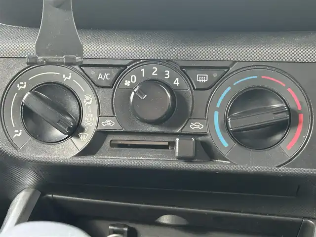 トヨタ ライズ XS 愛知県 2021(令3)年 3.6万km シャイニングホワイトパール ワンオーナー/メーカーオプション7型ナビ【Bluetooth フルセグ USB】/バックカメラ/ビルトインETC/ドライブレコーダー/トヨタセーフティセンス/・衝突軽減/・レーンキープアシスト/・オートマチックハイビーム/オートライト/LEDヘッドライト/ヘッドライトレベライザー/アイドリングストップ/クリアランスソナー/純正ドアバイザー/純正フロアマット/スマートキー【スペア1本】/保証書/禁煙車