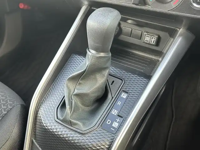 トヨタ ライズ XS 愛知県 2021(令3)年 3.6万km シャイニングホワイトパール ワンオーナー/メーカーオプション7型ナビ【Bluetooth フルセグ USB】/バックカメラ/ビルトインETC/ドライブレコーダー/トヨタセーフティセンス/・衝突軽減/・レーンキープアシスト/・オートマチックハイビーム/オートライト/LEDヘッドライト/ヘッドライトレベライザー/アイドリングストップ/クリアランスソナー/純正ドアバイザー/純正フロアマット/スマートキー【スペア1本】/保証書/禁煙車