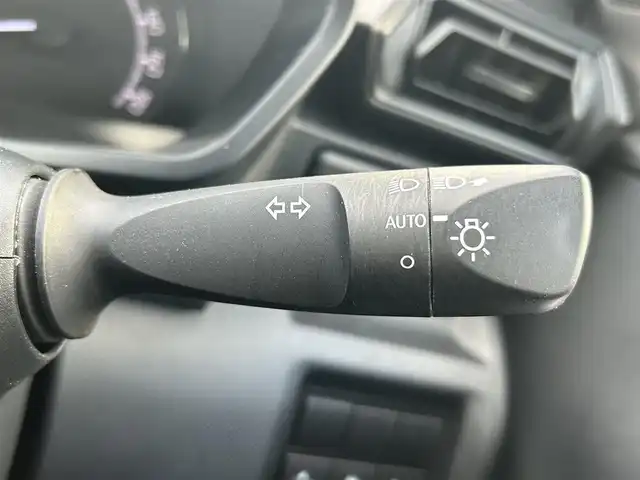 トヨタ ライズ XS 愛知県 2021(令3)年 3.6万km シャイニングホワイトパール ワンオーナー/メーカーオプション7型ナビ【Bluetooth フルセグ USB】/バックカメラ/ビルトインETC/ドライブレコーダー/トヨタセーフティセンス/・衝突軽減/・レーンキープアシスト/・オートマチックハイビーム/オートライト/LEDヘッドライト/ヘッドライトレベライザー/アイドリングストップ/クリアランスソナー/純正ドアバイザー/純正フロアマット/スマートキー【スペア1本】/保証書/禁煙車