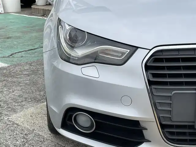 アウディ Ａ１ スポーツバック 1．4TFSI 神奈川県 2013(平25)年 1.1万km シルバー ワンオーナー/純正HDDナビ/　（CD・SD）/フルセグTV/キセノンライト/ETC/純正15インチAW/スマートキー×2/保証書/取扱説明書/天張り張替え済み/H26～R7ディーラー記録簿有り