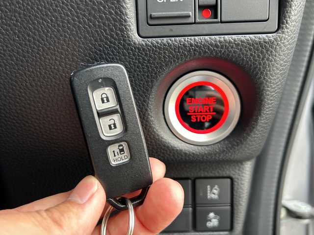 ホンダ Ｎ ＢＯＸ カスタム G L ホンダセンシング 岐阜県 2019(令1)年 2.7万km ルナシルバーM 登録時走行距離26208km/片側パワースライドドア/レーダークルーズコントロール/ＵＳＢ充電/純正アルミホイール/フルセグＴＶ/レーンキープアシスト/ビルトインＥＴＣ/LEDヘッドライト/Ｂｌｕｅｔｏｏｔｈ/衝突軽減システム/スマートキー/ドアバイザー/アルカンターラ調シート