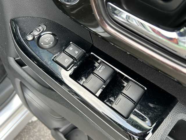 ホンダ Ｎ ＢＯＸ カスタム G L ホンダセンシング 岐阜県 2019(令1)年 2.7万km ルナシルバーM 登録時走行距離26208km/片側パワースライドドア/レーダークルーズコントロール/ＵＳＢ充電/純正アルミホイール/フルセグＴＶ/レーンキープアシスト/ビルトインＥＴＣ/LEDヘッドライト/Ｂｌｕｅｔｏｏｔｈ/衝突軽減システム/スマートキー/ドアバイザー/アルカンターラ調シート