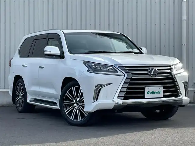 レクサス ＬＸ 570 神奈川県 2018(平30)年 6.5万km ソニッククォーツ ・１２．３インチディスプレイ　/・全周囲モニター　/・ムーンルーフ　/・リヤシートエンターテイメントシステム/・Ｂｌｕｅｔｏｏｔｈ　/・Ｂｌｕ－ｒａｙ　ＤＶＤ　CD　/・ＥＴＣ２．０　/・ヘッドアップディスプレイ/・パドルシフト/・パワーシート　/・シートヒーター　/・ハンドルヒーター/・シートベンチレーション　/・パワーバックドア/・レクサスセーフティシステム/・レーダークルーズコントロール/・ＬＥＤヘッドライト/・純正アルミホイール/・ドライブレコーダー（コムテックHDR360G）/・クーラーBOX/・リヤサンシェード/・オートリトラクタブルミラー