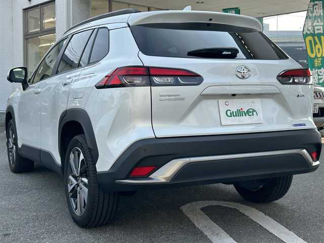 トヨタ カローラ クロス ハイブリッド Z 福岡県 2023(令5)年 1.7万km パール ワンオーナー/純正メーカーナビ（AM/FM/BT/フルセグTV）/運転席パワーシート/ブラインドスポットモニター/前席シートヒーター/バックカメラ/アラウンドビューモニター/ルーフレール/ETC2.0/前後ドライブレコーダー/電動リアゲート/クリアランスソナー/RCTA（リヤクロストラフィックアラート）/RSA（ロードサインアシスト）/PDA（プロアクティブドライビングアシスト）/オートライト/オートマチックハイビーム/純正18インチアルミホイール/社外フロアマット（clazzio)/スペアキー×１/保証書/取扱説明書