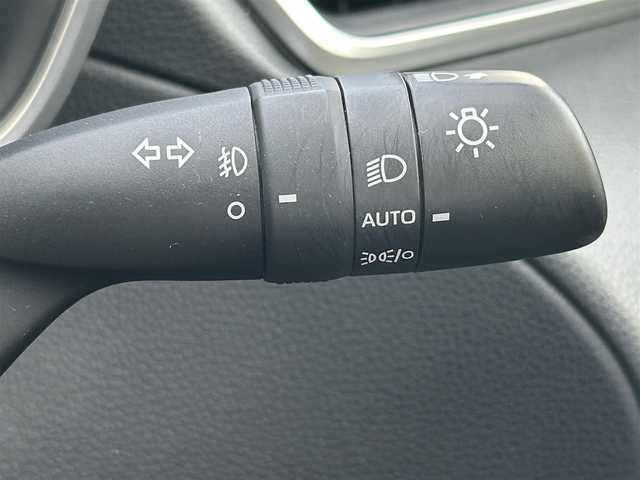 トヨタ カローラ クロス ハイブリッド Z 福岡県 2023(令5)年 1.7万km パール ワンオーナー/純正メーカーナビ（AM/FM/BT/フルセグTV）/運転席パワーシート/ブラインドスポットモニター/前席シートヒーター/バックカメラ/アラウンドビューモニター/ルーフレール/ETC2.0/前後ドライブレコーダー/電動リアゲート/クリアランスソナー/RCTA（リヤクロストラフィックアラート）/RSA（ロードサインアシスト）/PDA（プロアクティブドライビングアシスト）/オートライト/オートマチックハイビーム/純正18インチアルミホイール/社外フロアマット（clazzio)/スペアキー×１/保証書/取扱説明書