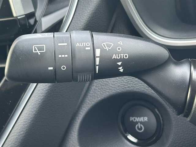 トヨタ カローラ クロス ハイブリッド Z 福岡県 2023(令5)年 1.7万km パール ワンオーナー/純正メーカーナビ（AM/FM/BT/フルセグTV）/運転席パワーシート/ブラインドスポットモニター/前席シートヒーター/バックカメラ/アラウンドビューモニター/ルーフレール/ETC2.0/前後ドライブレコーダー/電動リアゲート/クリアランスソナー/RCTA（リヤクロストラフィックアラート）/RSA（ロードサインアシスト）/PDA（プロアクティブドライビングアシスト）/オートライト/オートマチックハイビーム/純正18インチアルミホイール/社外フロアマット（clazzio)/スペアキー×１/保証書/取扱説明書