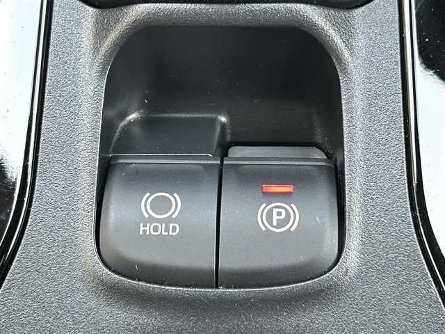 トヨタ カローラ クロス ハイブリッド Z 福岡県 2023(令5)年 1.7万km パール ワンオーナー/純正メーカーナビ（AM/FM/BT/フルセグTV）/運転席パワーシート/ブラインドスポットモニター/前席シートヒーター/バックカメラ/アラウンドビューモニター/ルーフレール/ETC2.0/前後ドライブレコーダー/電動リアゲート/クリアランスソナー/RCTA（リヤクロストラフィックアラート）/RSA（ロードサインアシスト）/PDA（プロアクティブドライビングアシスト）/オートライト/オートマチックハイビーム/純正18インチアルミホイール/社外フロアマット（clazzio)/スペアキー×１/保証書/取扱説明書