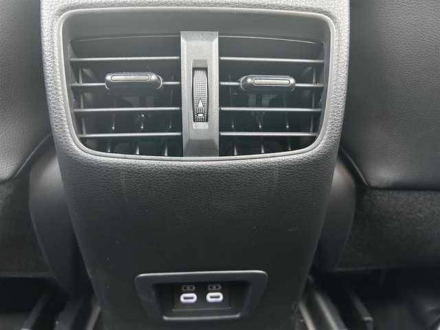 トヨタ カローラ クロス ハイブリッド Z 福岡県 2023(令5)年 1.7万km パール ワンオーナー/純正メーカーナビ（AM/FM/BT/フルセグTV）/運転席パワーシート/ブラインドスポットモニター/前席シートヒーター/バックカメラ/アラウンドビューモニター/ルーフレール/ETC2.0/前後ドライブレコーダー/電動リアゲート/クリアランスソナー/RCTA（リヤクロストラフィックアラート）/RSA（ロードサインアシスト）/PDA（プロアクティブドライビングアシスト）/オートライト/オートマチックハイビーム/純正18インチアルミホイール/社外フロアマット（clazzio)/スペアキー×１/保証書/取扱説明書