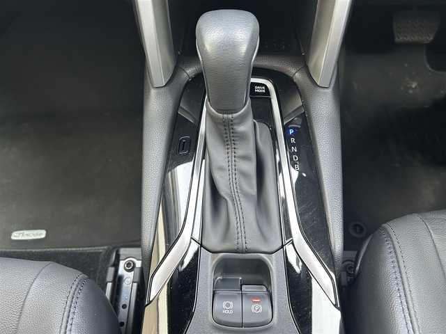 トヨタ カローラ クロス ハイブリッド Z 福岡県 2023(令5)年 1.7万km パール ワンオーナー/純正メーカーナビ（AM/FM/BT/フルセグTV）/運転席パワーシート/ブラインドスポットモニター/前席シートヒーター/バックカメラ/アラウンドビューモニター/ルーフレール/ETC2.0/前後ドライブレコーダー/電動リアゲート/クリアランスソナー/RCTA（リヤクロストラフィックアラート）/RSA（ロードサインアシスト）/PDA（プロアクティブドライビングアシスト）/オートライト/オートマチックハイビーム/純正18インチアルミホイール/社外フロアマット（clazzio)/スペアキー×１/保証書/取扱説明書