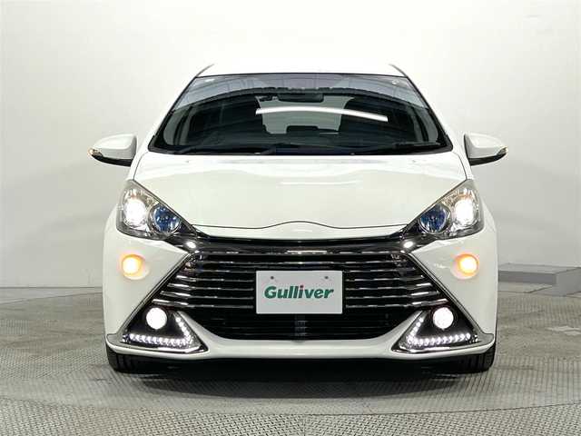 トヨタ アクア G G’s 大阪府 2014(平26)年 4.5万km ライムホワイトパールクリスタルシャイン ナビ　ＣＤ／ＤＶＤ再生　バックモニター　スマートキー　プッシュスタート　ハーフレザーシート　ＥＴＣ　純正１７インチアルミ　電動格納ミラー　寒冷地仕様　熱線入フロントウィンドウ