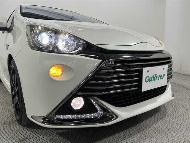 トヨタ アクア G G’s 大阪府 2014(平26)年 4.5万km ライムホワイトパールクリスタルシャイン ナビ　ＣＤ／ＤＶＤ再生　バックモニター　スマートキー　プッシュスタート　ハーフレザーシート　ＥＴＣ　純正１７インチアルミ　電動格納ミラー　寒冷地仕様　熱線入フロントウィンドウ