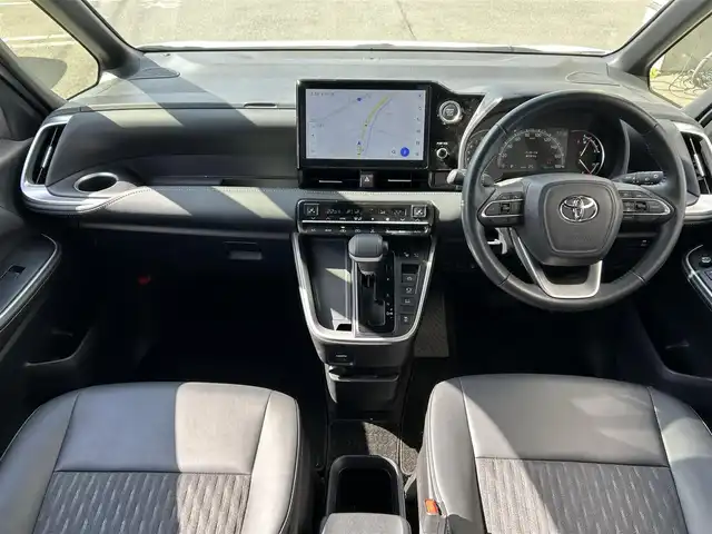 トヨタ ノア S－Z 岩手県 2022(令4)年 1.6万km ホワイトパールクリスタルシャイン ワンオーナー/T-Connectナビ/トヨタセーフティーセンス/・レーンディパーチャーアラート/・プリクラッシュセーフティー/・プロアクティブドライビングアシスト/・クリアランスソナー/・リアカメラディテクション/・パーキングサポートブレーキ/・ロードサインアシスト/両側パワースライドドア/レーダークルーズコントロール/パノラミックビューモニター/バックカメラ/フロントビュー/パーキングアシスト/シートヒーター/ビルトインETC2.0/LEDヘッドライト/フォグランプ/オートライト/オートマチックハイビーム/Bluetooth/フルセグTV/TVキット（スイッチ切替式）/純正フロアマット/革巻きステアリング/プッシュスタート/スマートキー/スペアキー