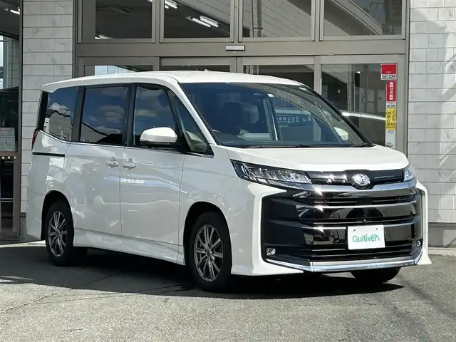 トヨタ ノア S－Z 岩手県 2022(令4)年 1.6万km ホワイトパールクリスタルシャイン ワンオーナー/T-Connectナビ/トヨタセーフティーセンス/・レーンディパーチャーアラート/・プリクラッシュセーフティー/・プロアクティブドライビングアシスト/・クリアランスソナー/・リアカメラディテクション/・パーキングサポートブレーキ/・ロードサインアシスト/両側パワースライドドア/レーダークルーズコントロール/パノラミックビューモニター/バックカメラ/フロントビュー/パーキングアシスト/シートヒーター/ビルトインETC2.0/LEDヘッドライト/フォグランプ/オートライト/オートマチックハイビーム/Bluetooth/フルセグTV/TVキット（スイッチ切替式）/純正フロアマット/革巻きステアリング/プッシュスタート/スマートキー/スペアキー
