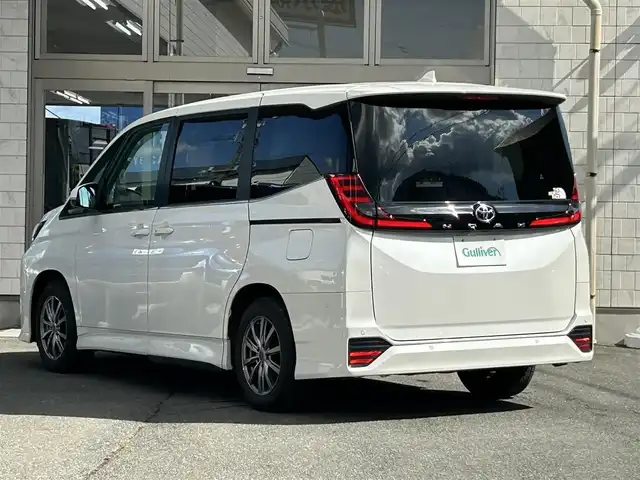 トヨタ ノア S－Z 岩手県 2022(令4)年 1.6万km ホワイトパールクリスタルシャイン ワンオーナー/T-Connectナビ/トヨタセーフティーセンス/・レーンディパーチャーアラート/・プリクラッシュセーフティー/・プロアクティブドライビングアシスト/・クリアランスソナー/・リアカメラディテクション/・パーキングサポートブレーキ/・ロードサインアシスト/両側パワースライドドア/レーダークルーズコントロール/パノラミックビューモニター/バックカメラ/フロントビュー/パーキングアシスト/シートヒーター/ビルトインETC2.0/LEDヘッドライト/フォグランプ/オートライト/オートマチックハイビーム/Bluetooth/フルセグTV/TVキット（スイッチ切替式）/純正フロアマット/革巻きステアリング/プッシュスタート/スマートキー/スペアキー