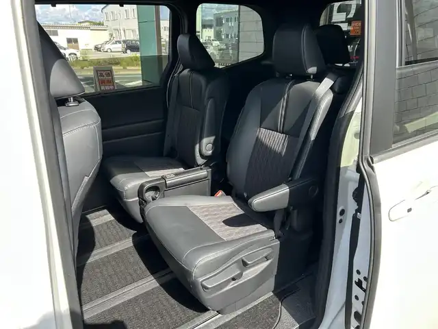トヨタ ノア S－Z 岩手県 2022(令4)年 1.6万km ホワイトパールクリスタルシャイン ワンオーナー/T-Connectナビ/トヨタセーフティーセンス/・レーンディパーチャーアラート/・プリクラッシュセーフティー/・プロアクティブドライビングアシスト/・クリアランスソナー/・リアカメラディテクション/・パーキングサポートブレーキ/・ロードサインアシスト/両側パワースライドドア/レーダークルーズコントロール/パノラミックビューモニター/バックカメラ/フロントビュー/パーキングアシスト/シートヒーター/ビルトインETC2.0/LEDヘッドライト/フォグランプ/オートライト/オートマチックハイビーム/Bluetooth/フルセグTV/TVキット（スイッチ切替式）/純正フロアマット/革巻きステアリング/プッシュスタート/スマートキー/スペアキー