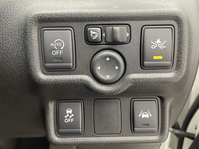 日産 ノート メダリスト X Vセレクション+セーフティⅡ 滋賀県 2016(平28)年 3.4万km ブリリアントホワイトパール 純正7インチナビ/【Bluetooth/CD/DVD/フルセグTV】/ハーフレザーシート/全方位カメラ/クリアランスソナー/レーンキープアシスト/衝突軽減ブレーキ/LEDヘッドライト/オートライト/プッシュスタート/スマートキー