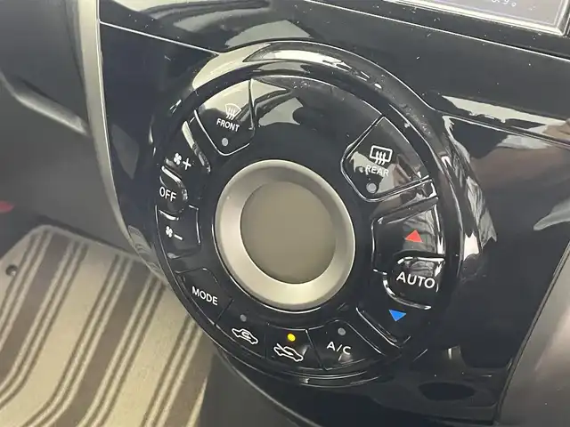 日産 ノート メダリスト X Vセレクション+セーフティⅡ 滋賀県 2016(平28)年 3.4万km ブリリアントホワイトパール 純正7インチナビ/【Bluetooth/CD/DVD/フルセグTV】/ハーフレザーシート/全方位カメラ/クリアランスソナー/レーンキープアシスト/衝突軽減ブレーキ/LEDヘッドライト/オートライト/プッシュスタート/スマートキー