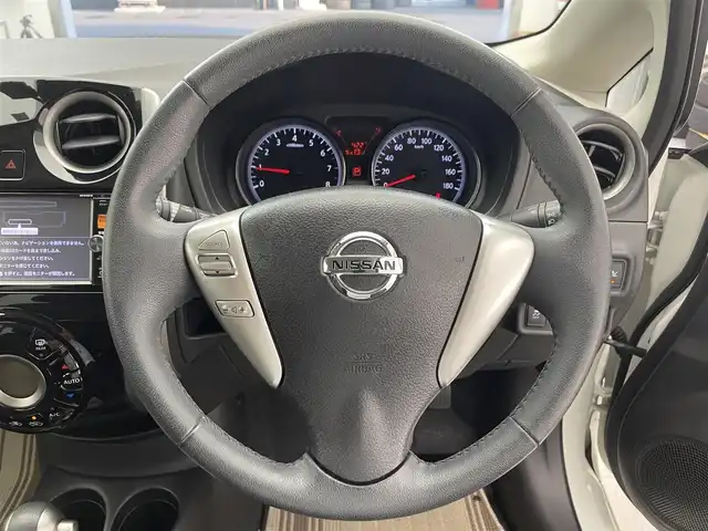 日産 ノート メダリスト X Vセレクション+セーフティⅡ 滋賀県 2016(平28)年 3.4万km ブリリアントホワイトパール 純正7インチナビ/【Bluetooth/CD/DVD/フルセグTV】/ハーフレザーシート/全方位カメラ/クリアランスソナー/レーンキープアシスト/衝突軽減ブレーキ/LEDヘッドライト/オートライト/プッシュスタート/スマートキー