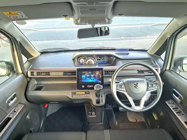 スズキ ワゴンＲ カスタムＺ HYBRID ZX 大阪府 2023(令5)年 0.3万km ピュアホワイトP /ワンオーナー//禁煙車//メーカー純正ディスプレイオーディオ/【AndroidAuto・AppleCarPlay・Bluetooth・AM/FM】//ヘッドアップディスプレイ//スズキセーフティサポート//レーダークルーズコントロール（全車速追従機能付き）//オートライト//オートハイビーム//前後カメラ//全方位カメラ//純正14インチAW//LEDヘッドライト//Wサイドエアバック//プッシュスタート//スマートキー//保証書//取扱説明書//スペアキー